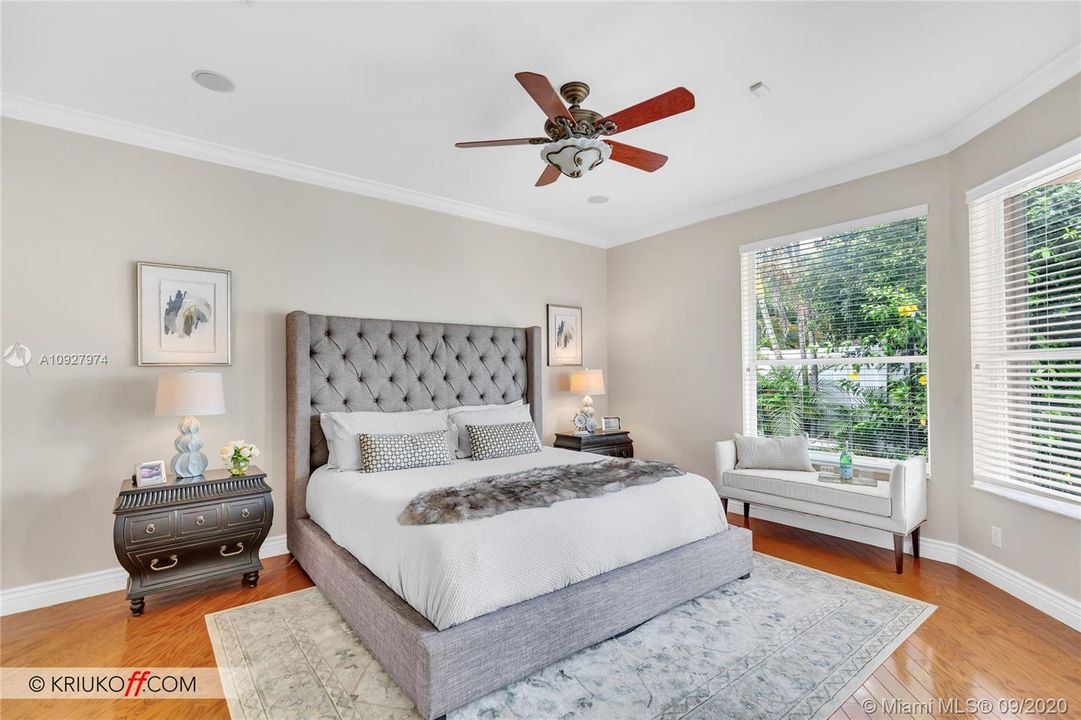 Vendido Recientemente: $795,000 (3 camas, 2 baños, 1914 Pies cuadrados)