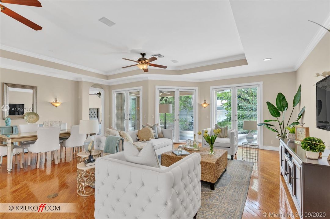 Vendido Recientemente: $795,000 (3 camas, 2 baños, 1914 Pies cuadrados)