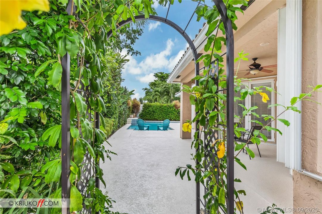 Vendido Recientemente: $795,000 (3 camas, 2 baños, 1914 Pies cuadrados)