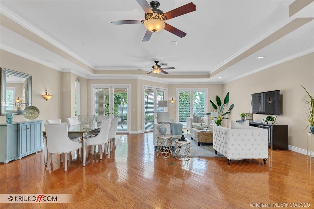 Vendido Recientemente: $795,000 (3 camas, 2 baños, 1914 Pies cuadrados)