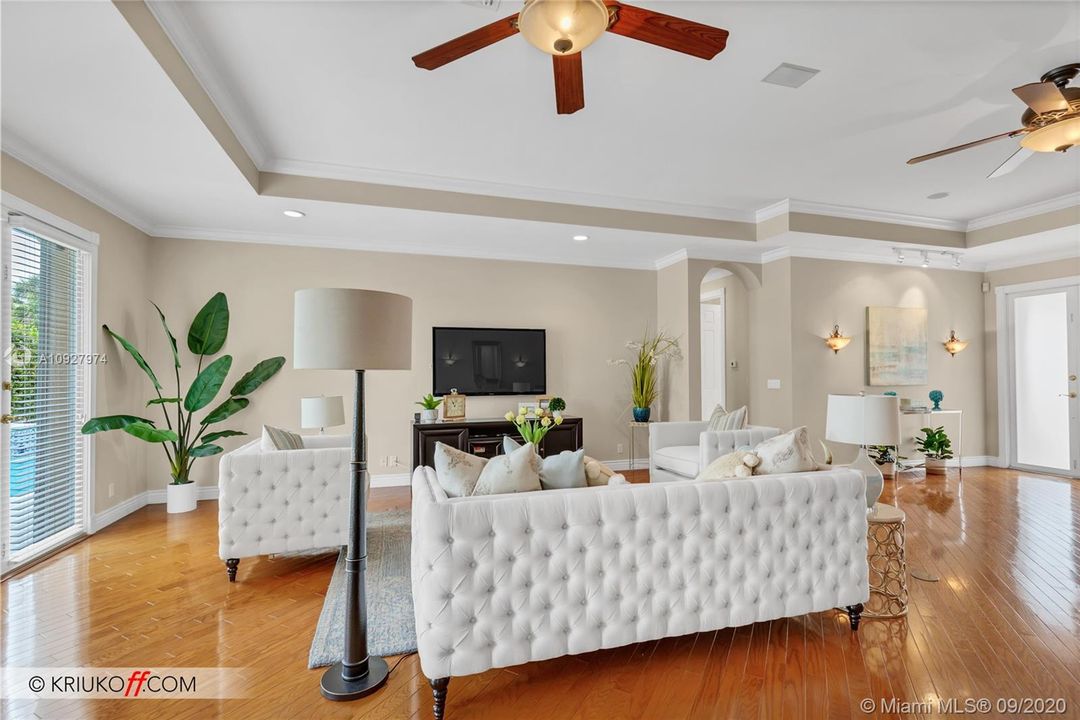 Vendido Recientemente: $795,000 (3 camas, 2 baños, 1914 Pies cuadrados)