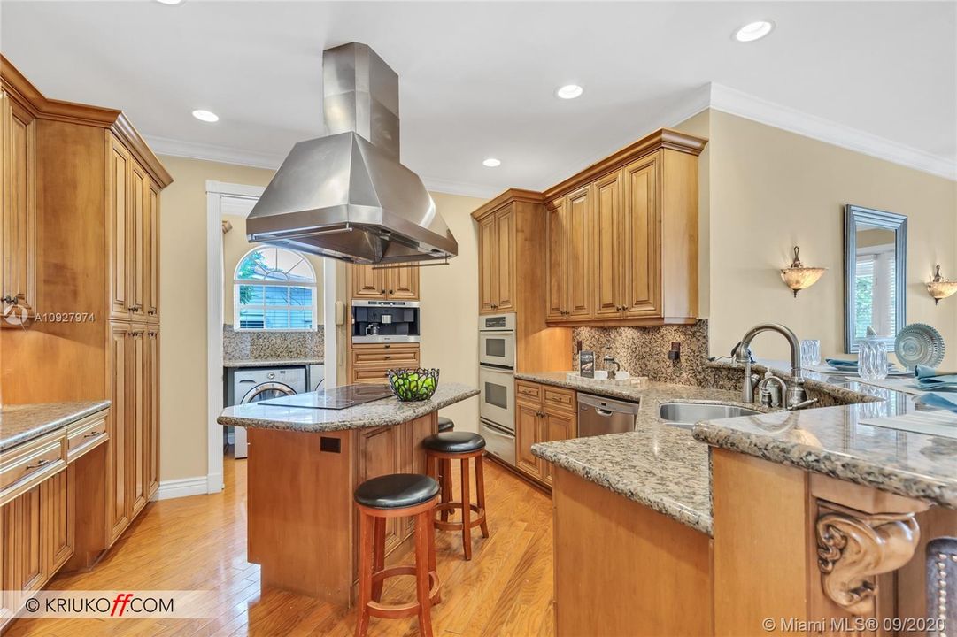 Vendido Recientemente: $795,000 (3 camas, 2 baños, 1914 Pies cuadrados)