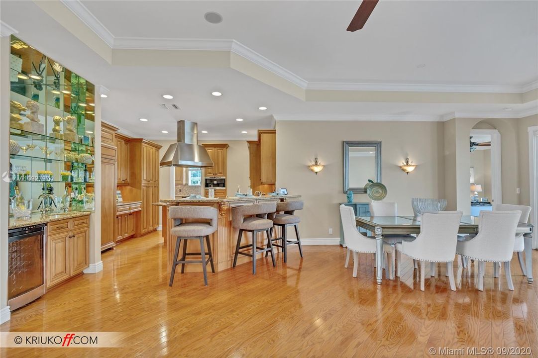 Vendido Recientemente: $795,000 (3 camas, 2 baños, 1914 Pies cuadrados)