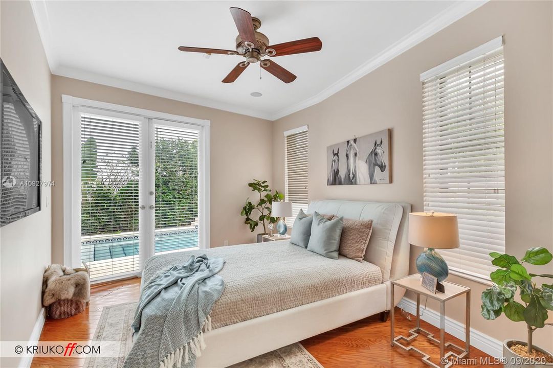 Vendido Recientemente: $795,000 (3 camas, 2 baños, 1914 Pies cuadrados)