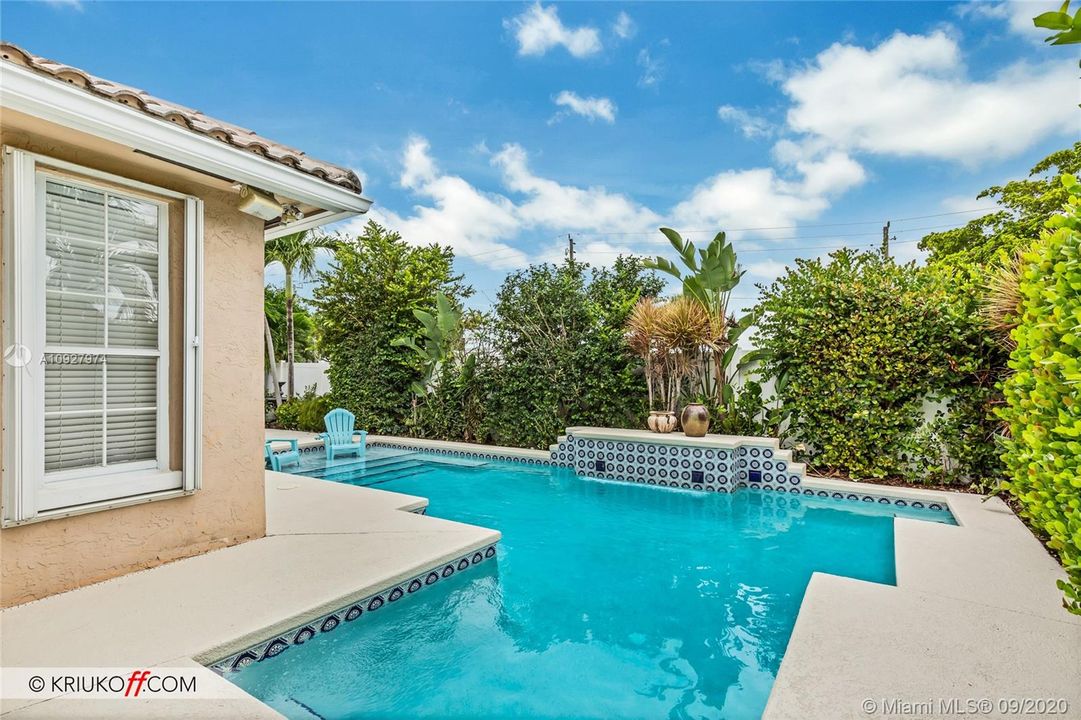 Vendido Recientemente: $795,000 (3 camas, 2 baños, 1914 Pies cuadrados)