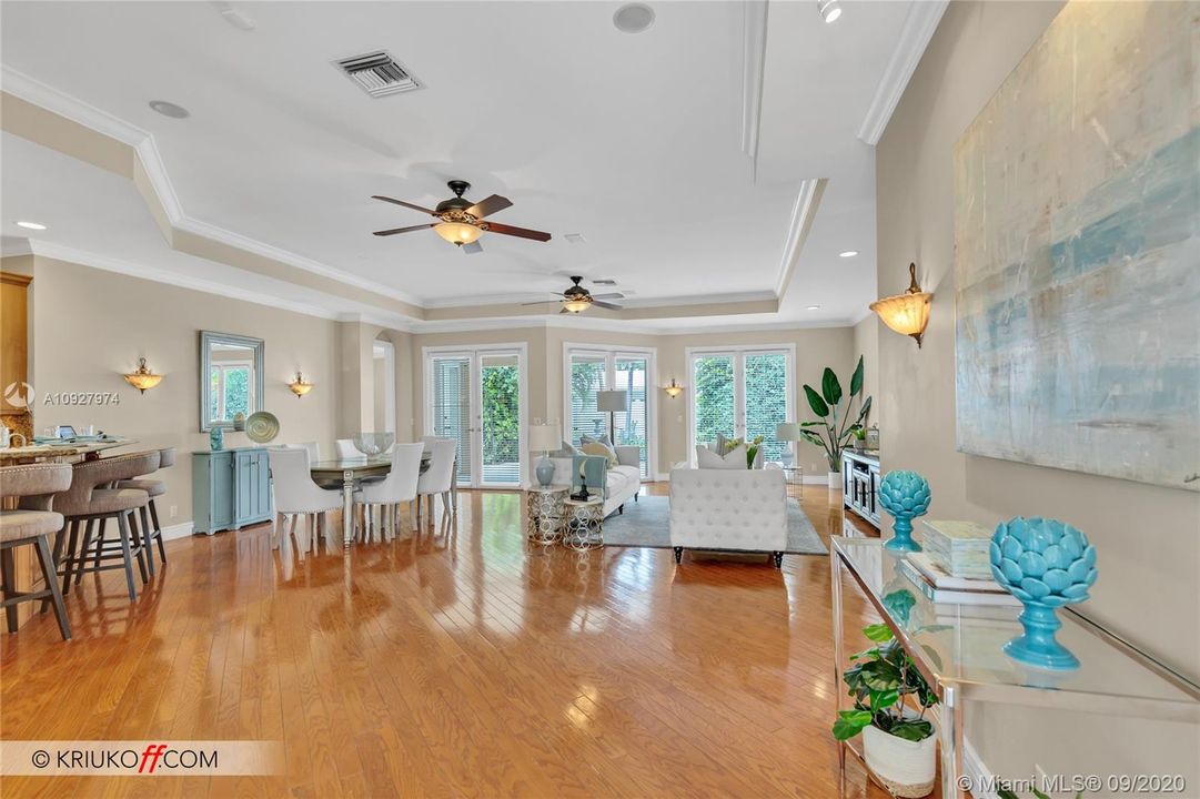 Vendido Recientemente: $795,000 (3 camas, 2 baños, 1914 Pies cuadrados)