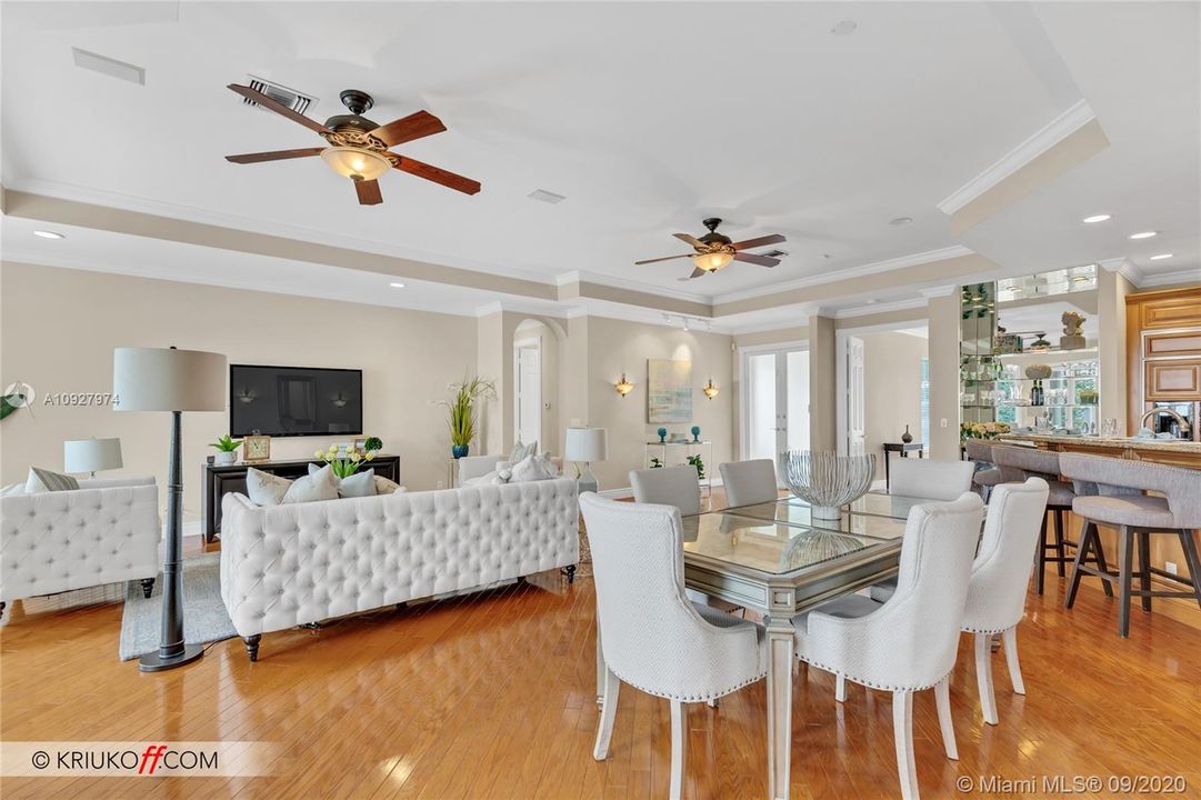 Vendido Recientemente: $795,000 (3 camas, 2 baños, 1914 Pies cuadrados)