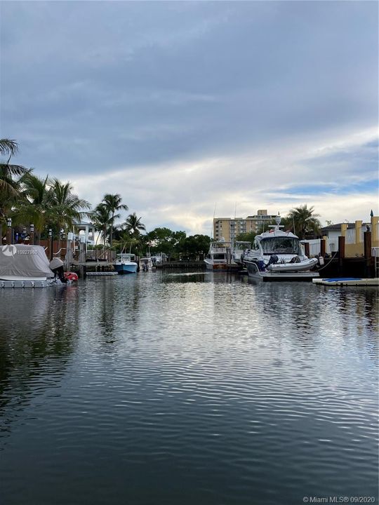 Recently Sold: $850,000 (3 beds, 2 baths, 1530 Square Feet)