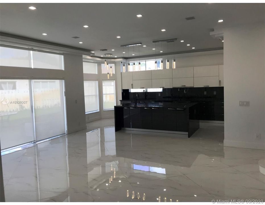 Recently Rented: $4,500 (6 beds, 4 baths, 3698 Square Feet)