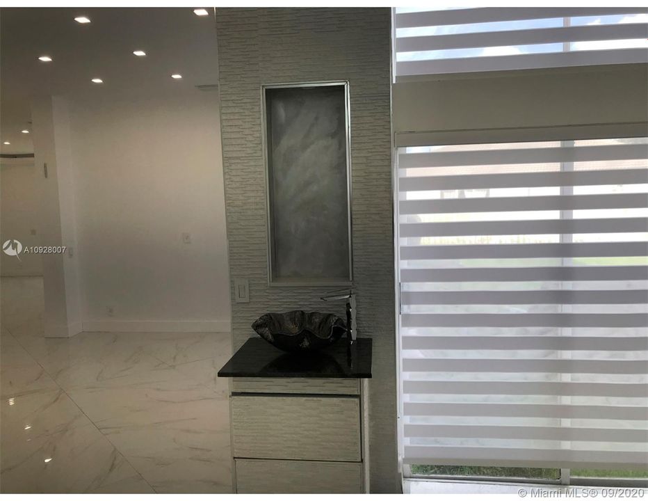 Recently Rented: $4,500 (6 beds, 4 baths, 3698 Square Feet)