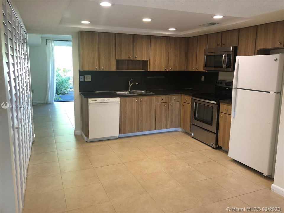 Recently Rented: $2,450 (3 beds, 2 baths, 1669 Square Feet)