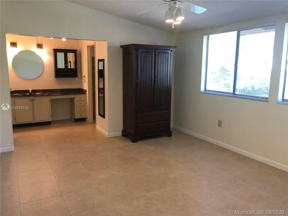 Recently Rented: $2,450 (3 beds, 2 baths, 1669 Square Feet)