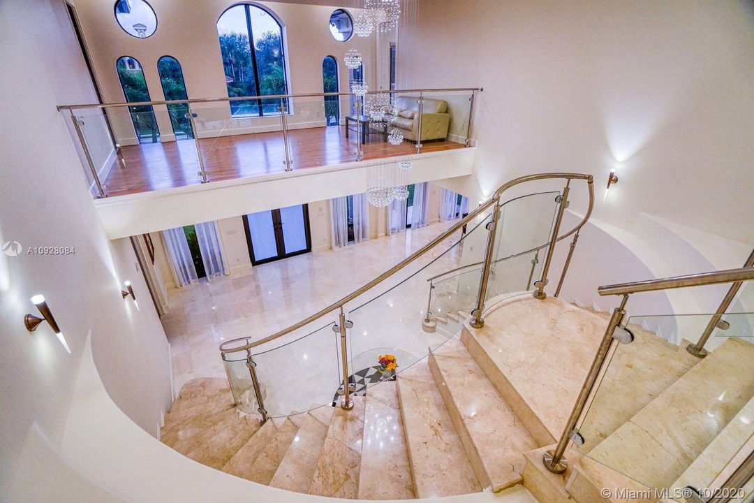 Недавно продано: $2,695,000 (7 спален, 8 ванн, 7712 Квадратных фут)