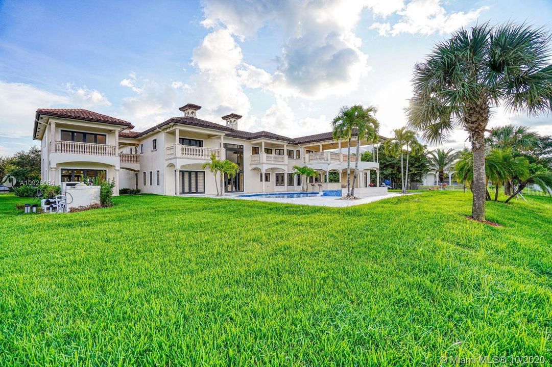 Recently Sold: $2,695,000 (7 beds, 8 baths, 7712 Square Feet)