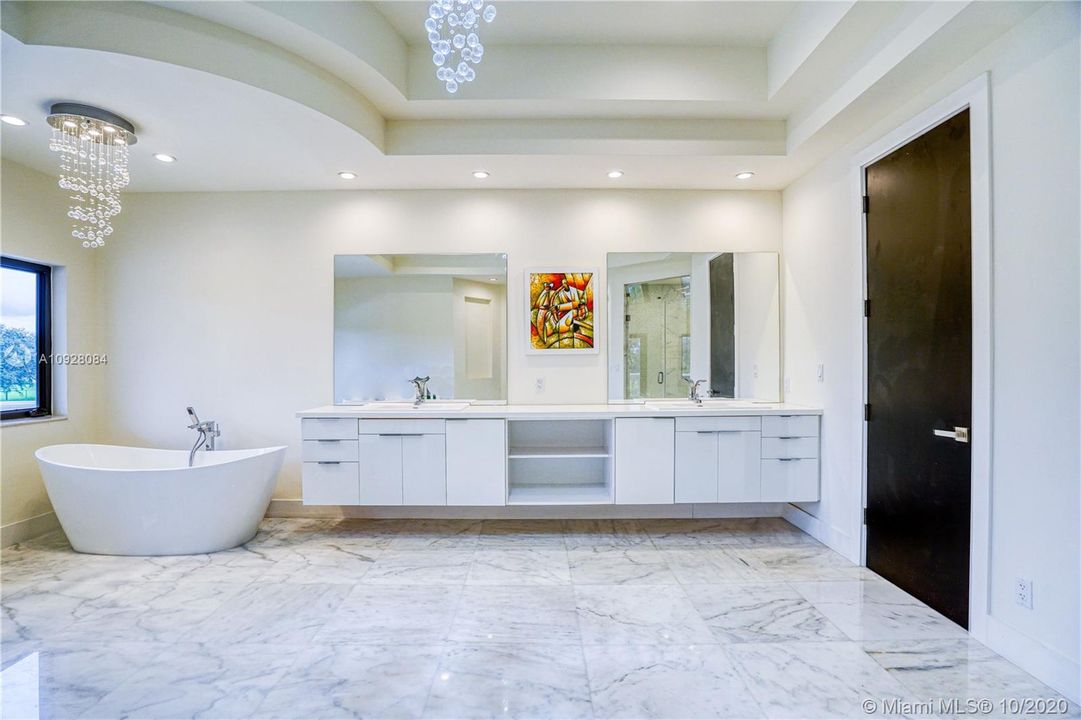 最近售出: $2,695,000 (7 贝兹, 8 浴室, 7712 平方英尺)