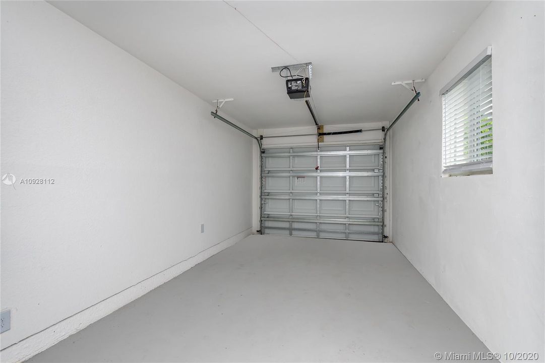 Recently Rented: $3,500 (3 beds, 2 baths, 1253 Square Feet)