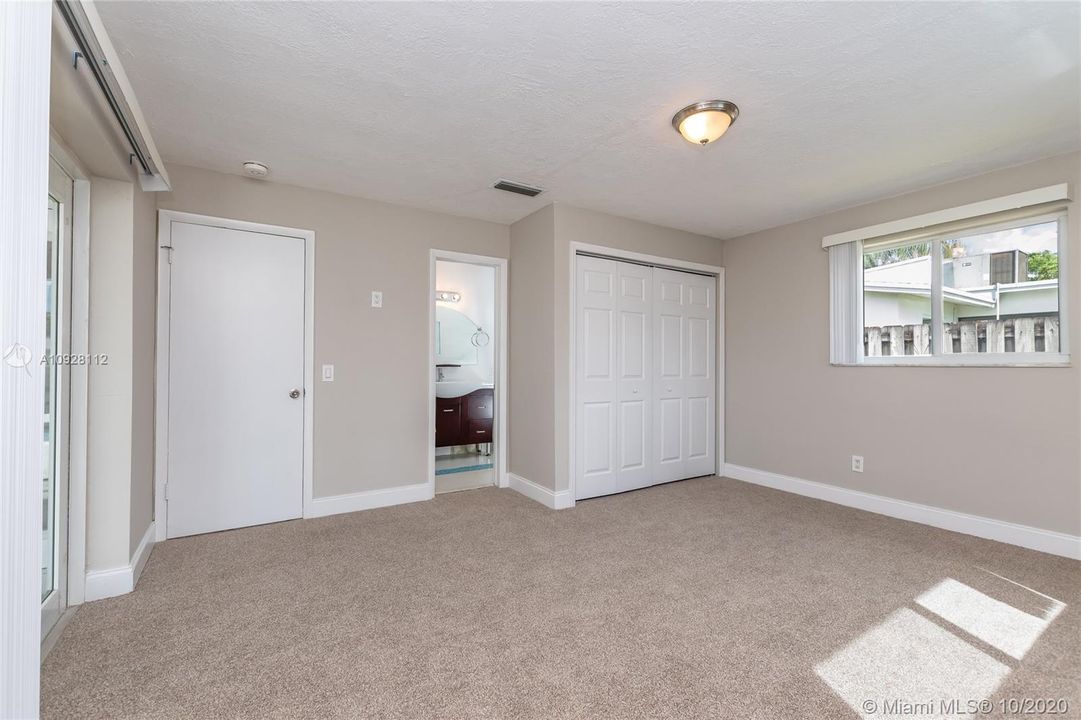 Recently Rented: $3,500 (3 beds, 2 baths, 1253 Square Feet)