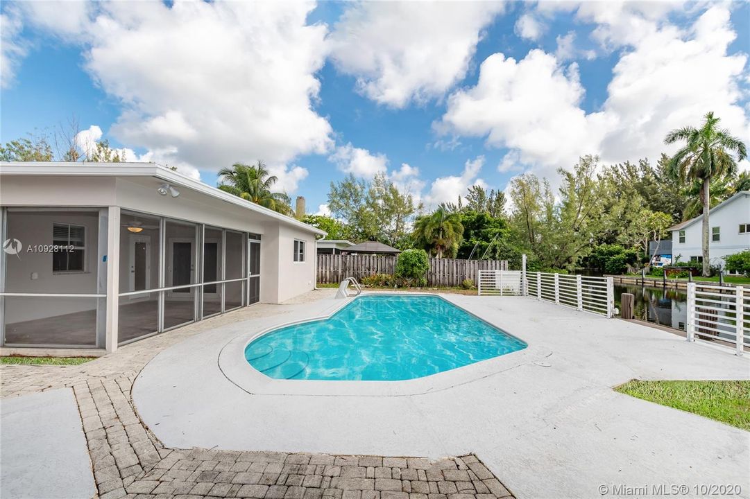 Recently Rented: $3,500 (3 beds, 2 baths, 1253 Square Feet)