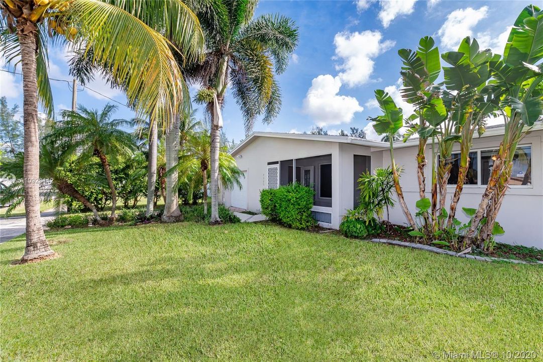 Recently Rented: $3,500 (3 beds, 2 baths, 1253 Square Feet)