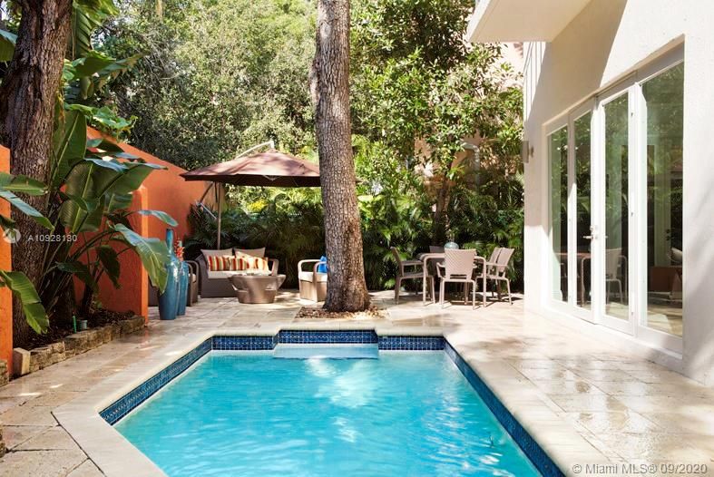 Vendido Recientemente: $1,599,000 (5 camas, 5 baños, 3661 Pies cuadrados)