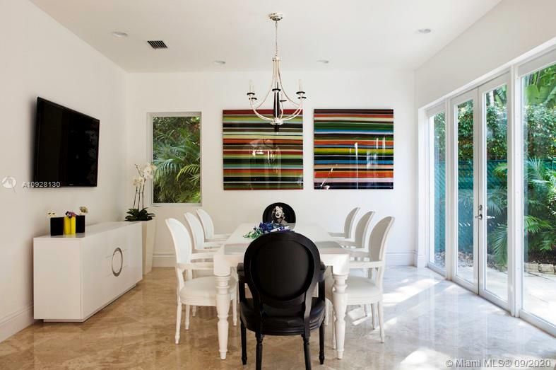 Vendido Recientemente: $1,599,000 (5 camas, 5 baños, 3661 Pies cuadrados)
