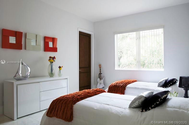 Vendido Recientemente: $1,599,000 (5 camas, 5 baños, 3661 Pies cuadrados)
