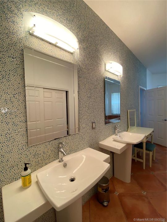 Недавно арендовано: $4,300 (4 спален, 3 ванн, 2829 Квадратных фут)