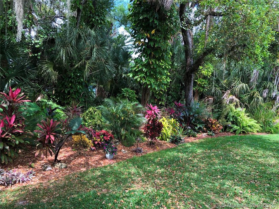 Vendido Recientemente: $269,900 (0.11 acres)