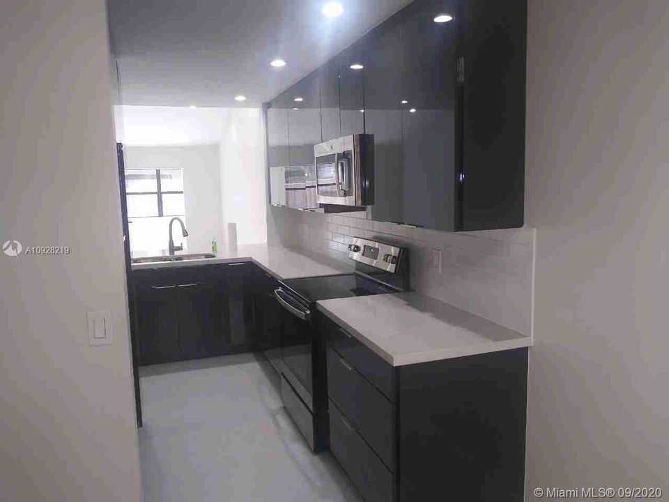 Recently Rented: $2,600 (3 beds, 2 baths, 1359 Square Feet)
