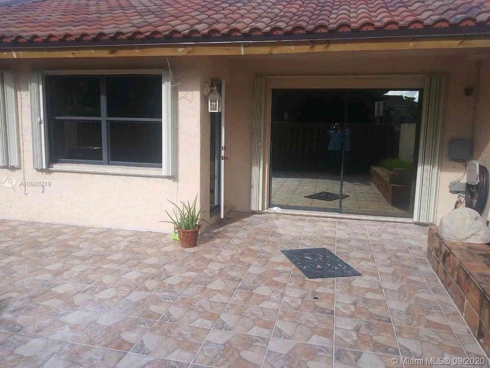 Recently Rented: $2,600 (3 beds, 2 baths, 1359 Square Feet)