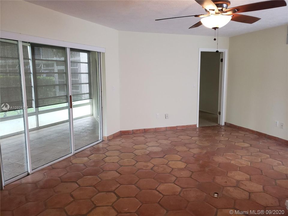 Recently Rented: $1,250 (2 beds, 2 baths, 1200 Square Feet)