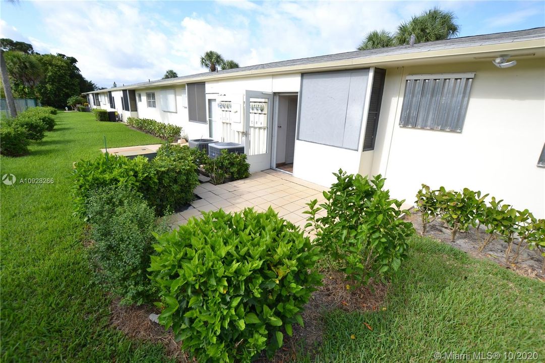 Vendido Recientemente: $95,900 (2 camas, 2 baños, 892 Pies cuadrados)