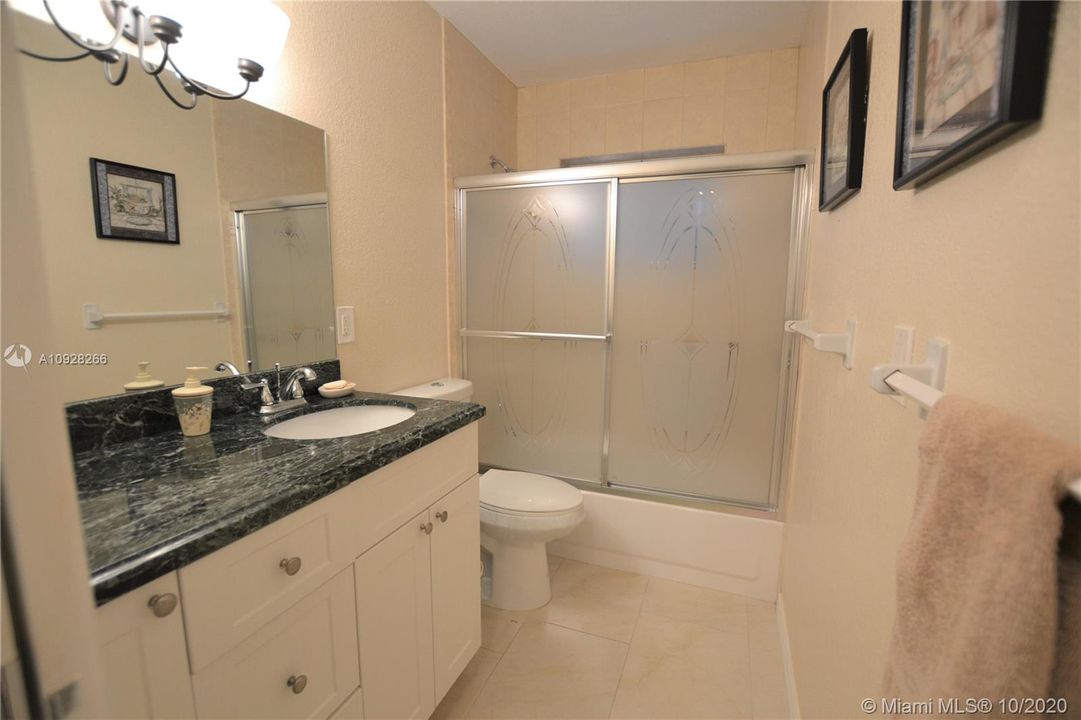 Vendido Recientemente: $95,900 (2 camas, 2 baños, 892 Pies cuadrados)