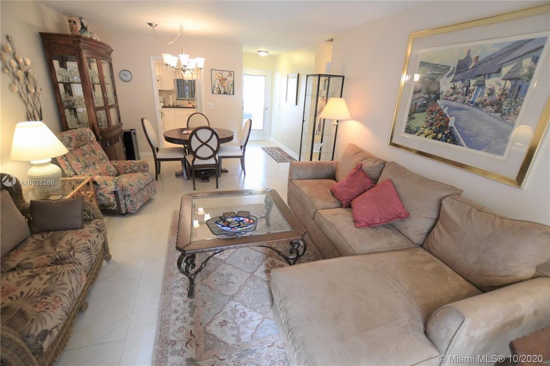 Vendido Recientemente: $95,900 (2 camas, 2 baños, 892 Pies cuadrados)