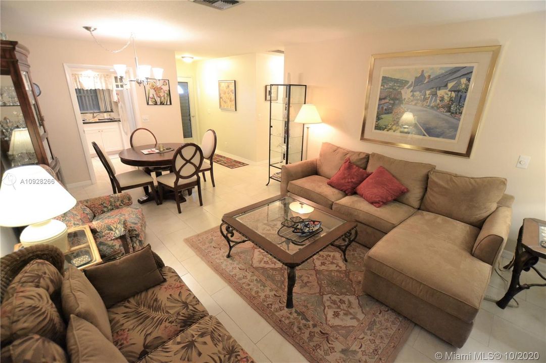 Vendido Recientemente: $95,900 (2 camas, 2 baños, 892 Pies cuadrados)