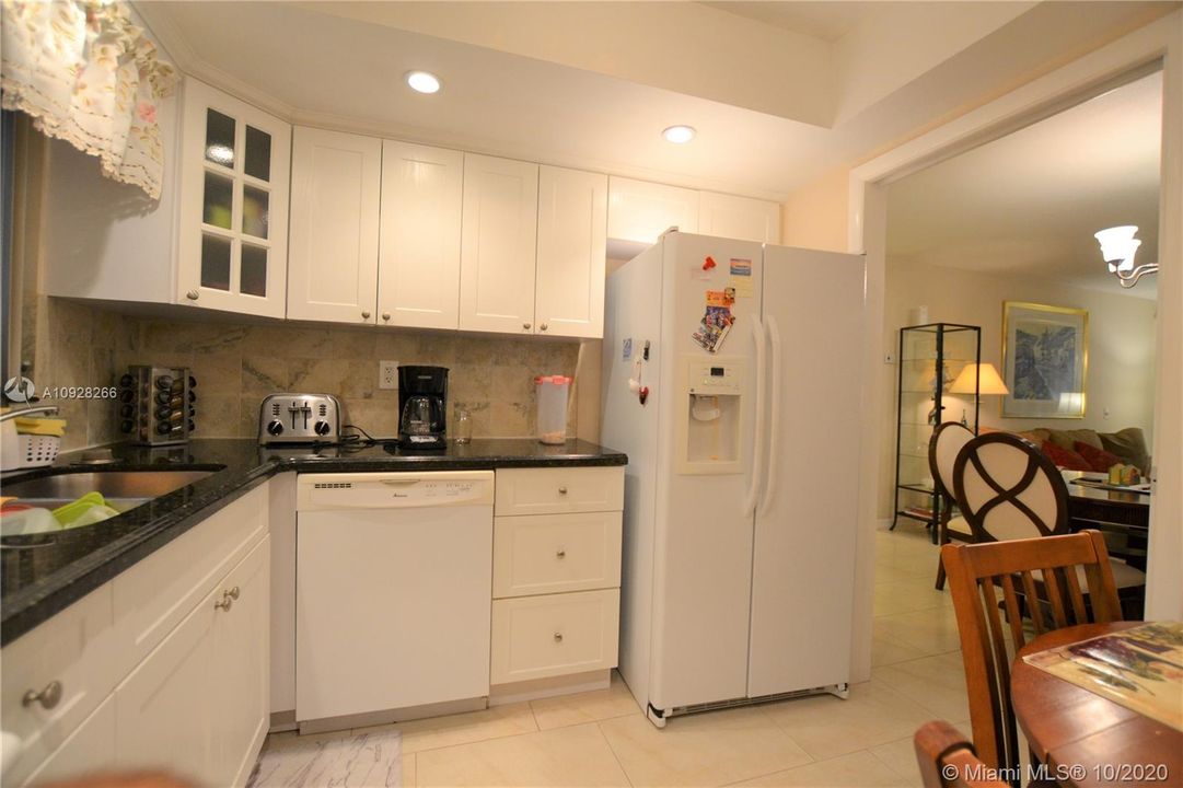 Vendido Recientemente: $95,900 (2 camas, 2 baños, 892 Pies cuadrados)