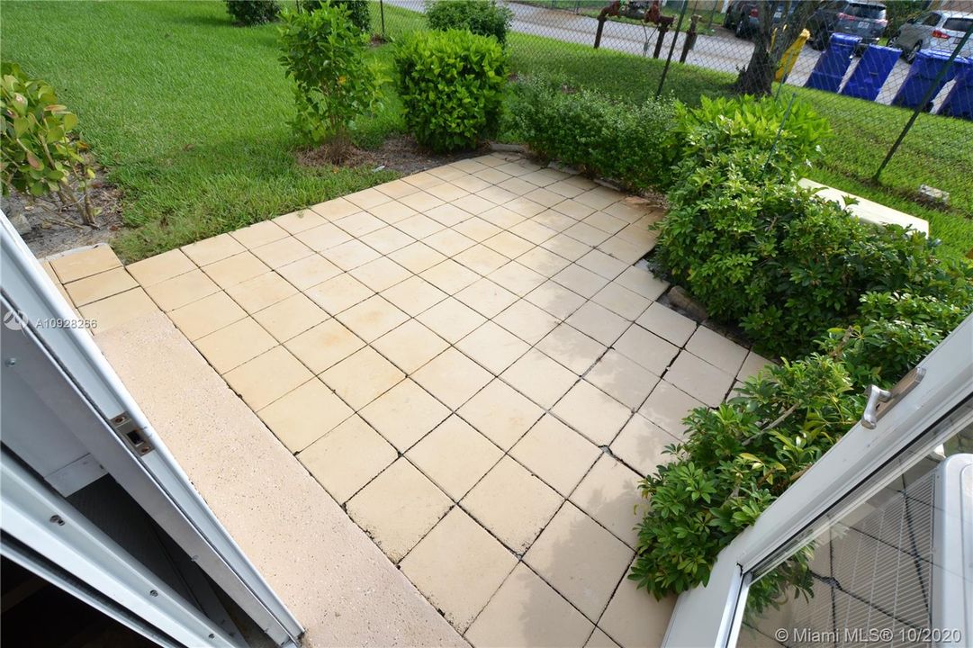 Vendido Recientemente: $95,900 (2 camas, 2 baños, 892 Pies cuadrados)