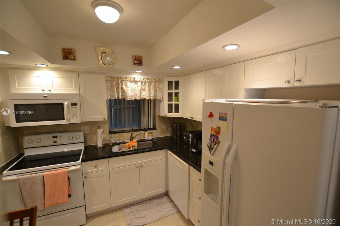 Vendido Recientemente: $95,900 (2 camas, 2 baños, 892 Pies cuadrados)