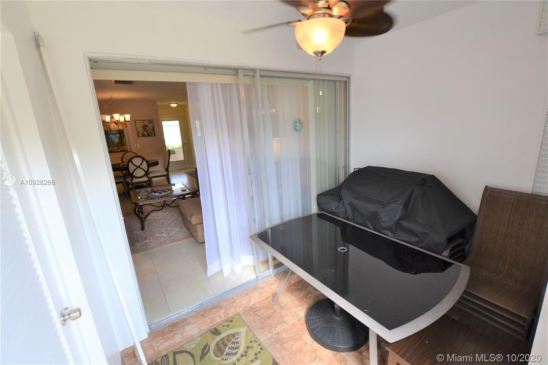 Vendido Recientemente: $95,900 (2 camas, 2 baños, 892 Pies cuadrados)