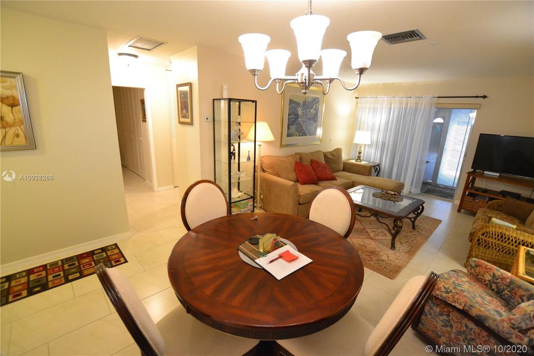 Vendido Recientemente: $95,900 (2 camas, 2 baños, 892 Pies cuadrados)