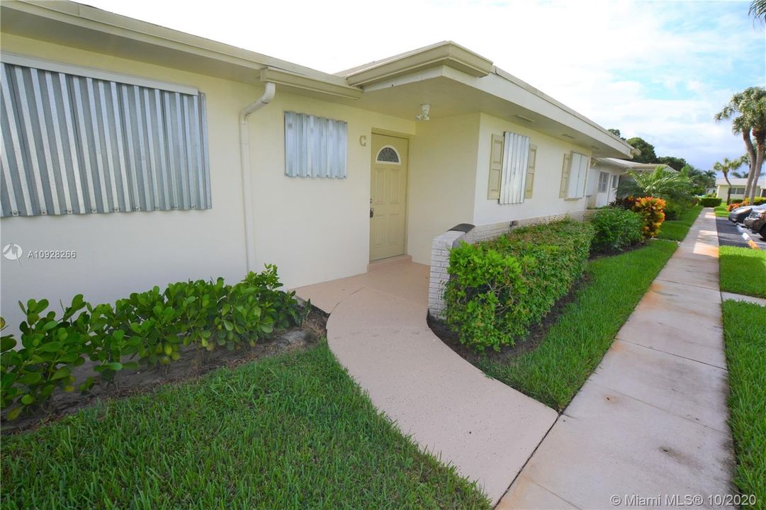 Vendido Recientemente: $95,900 (2 camas, 2 baños, 892 Pies cuadrados)
