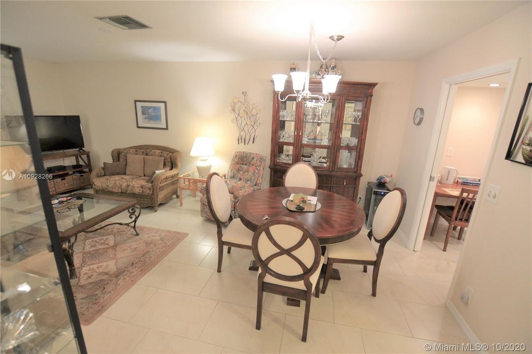 Vendido Recientemente: $95,900 (2 camas, 2 baños, 892 Pies cuadrados)