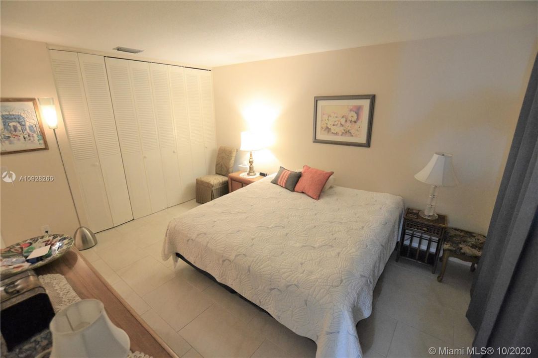 Vendido Recientemente: $95,900 (2 camas, 2 baños, 892 Pies cuadrados)