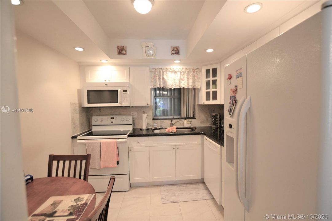 Vendido Recientemente: $95,900 (2 camas, 2 baños, 892 Pies cuadrados)