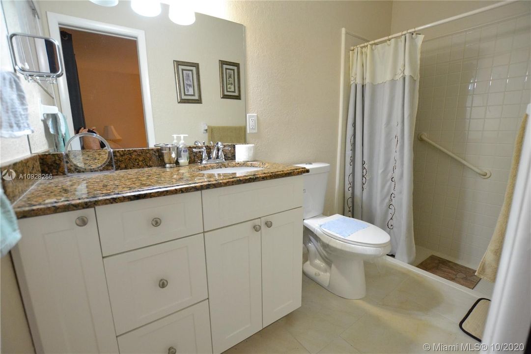 Vendido Recientemente: $95,900 (2 camas, 2 baños, 892 Pies cuadrados)