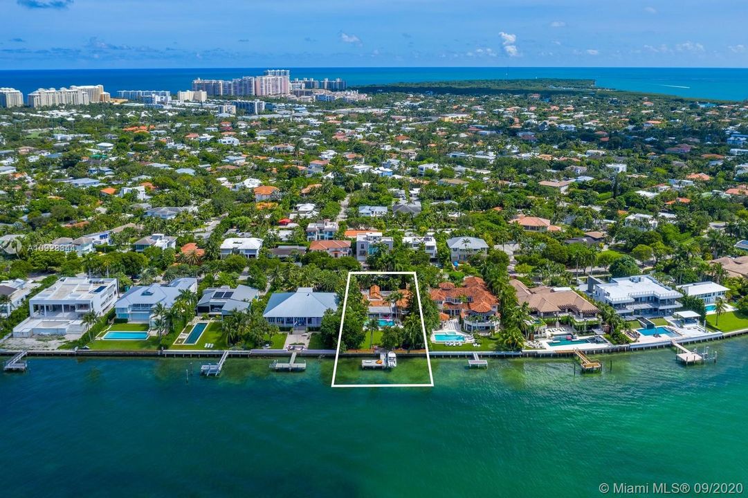 Recently Sold: $11,995,000 (5 beds, 5 baths, 5532 Square Feet)