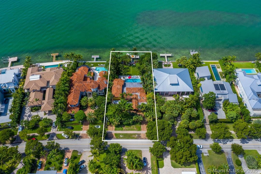 Recently Sold: $11,995,000 (5 beds, 5 baths, 5532 Square Feet)