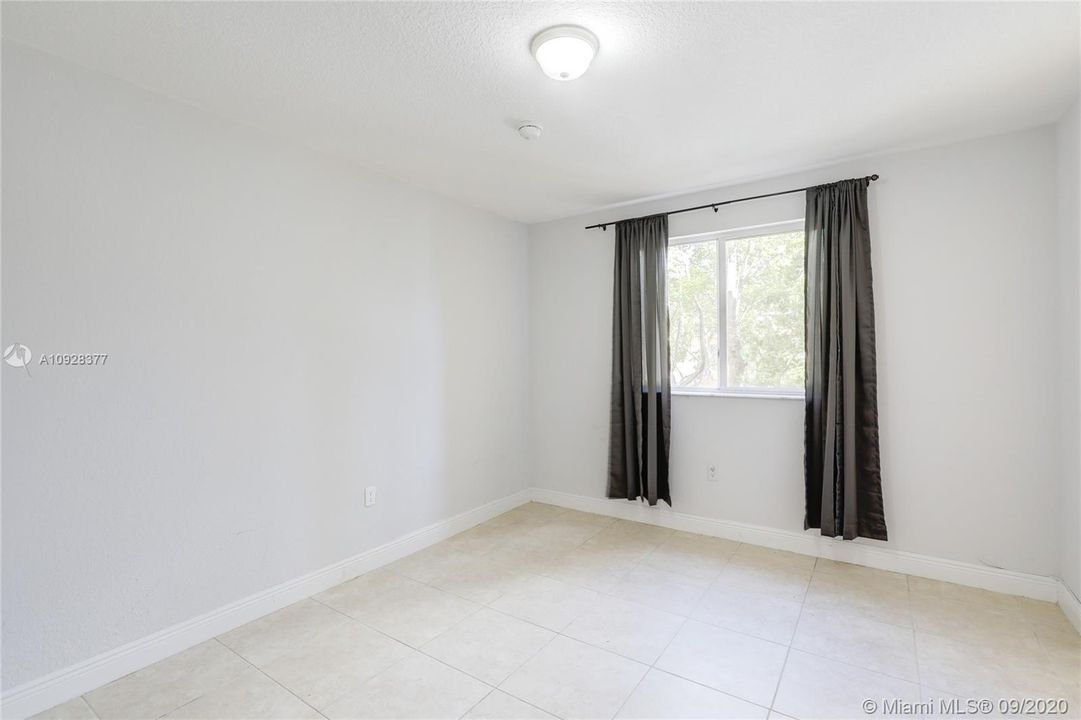 Recently Sold: $139,900 (1 beds, 1 baths, 746 Square Feet)