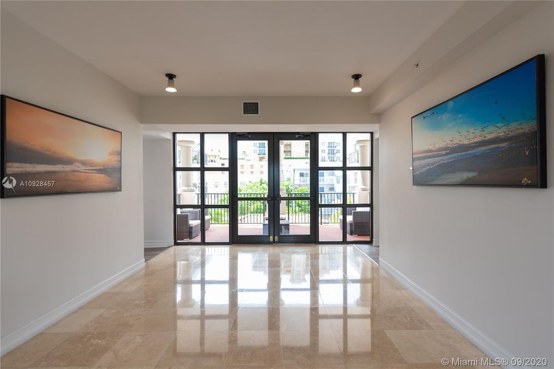 最近租的: $3,500 (2 贝兹, 2 浴室, 1474 平方英尺)