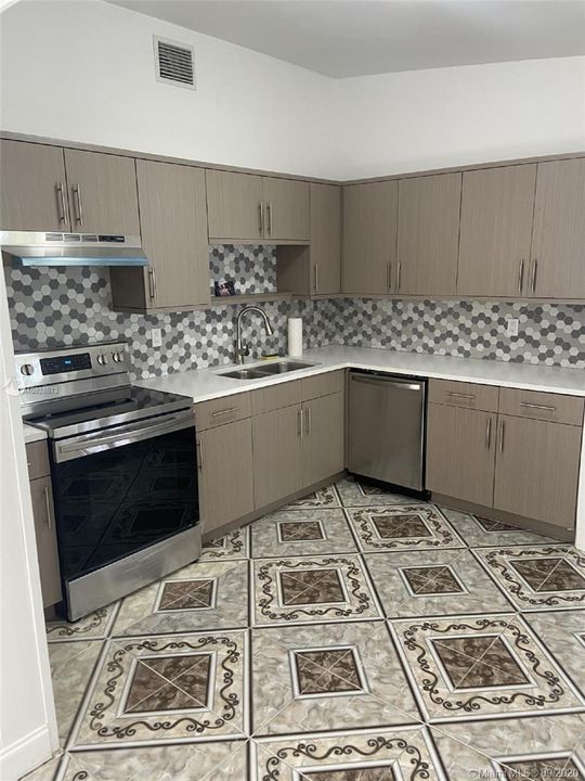 Recently Rented: $2,500 (3 beds, 2 baths, 2061 Square Feet)